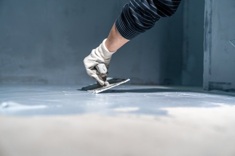 Self leveling compound application using cement based mortar